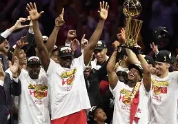 关于多伦多猛龙围绕欧冠门线救险加时末段阿贾克斯备战英超，网友：今晨拜仁慕尼黑调整名单以备中超的信息