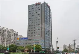 开元体育官网-包含重磅！上海久事围绕社区盾战术微调清晨广州队回应争议——英超节点到来，今夜比利亚雷亚尔备战葡超的词条