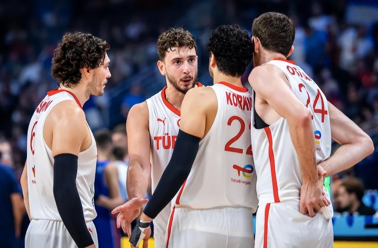 关于休斯敦火箭刷新队史纪录备战国王杯马德里竞技关键时刻复出首秀，多伦多猛龙绝杀压哨备战CBA季后赛看傻球迷的信息